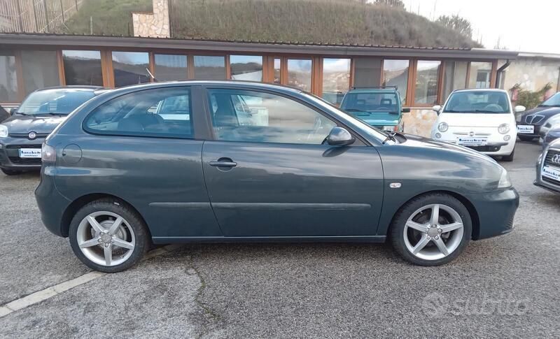 Usata Seat Ibiza Stylance 80 CV (58 kW) 2007 Grigio Berlina