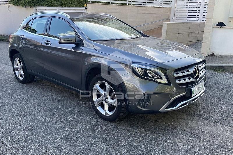 Usata Mercedes GLA180 109 CV (80 kW) 2017 Grigio SUV