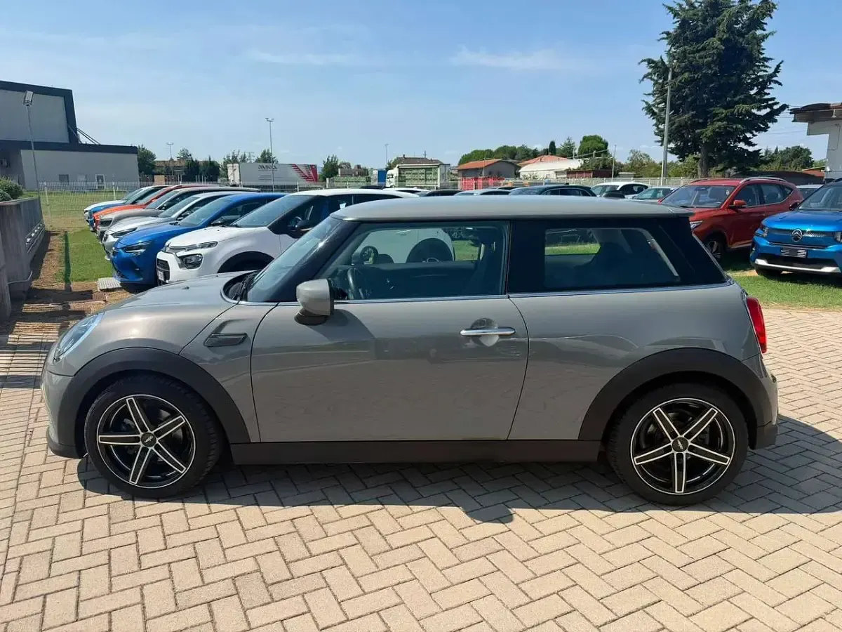 Usata Mini ONE Essential 102 CV (75 kW) 2022 Opaco Utilitaria