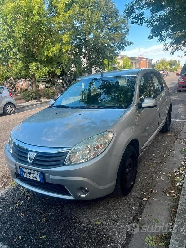 Usata Dacia Sandero 75 CV (55 kW) 2009 Grigio Utilitaria