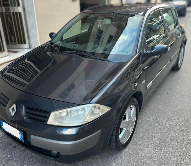 Usata 2006 Renault Mégane II Tre volumi | 2500 € (Buon prezzo) - Immagine 1/4