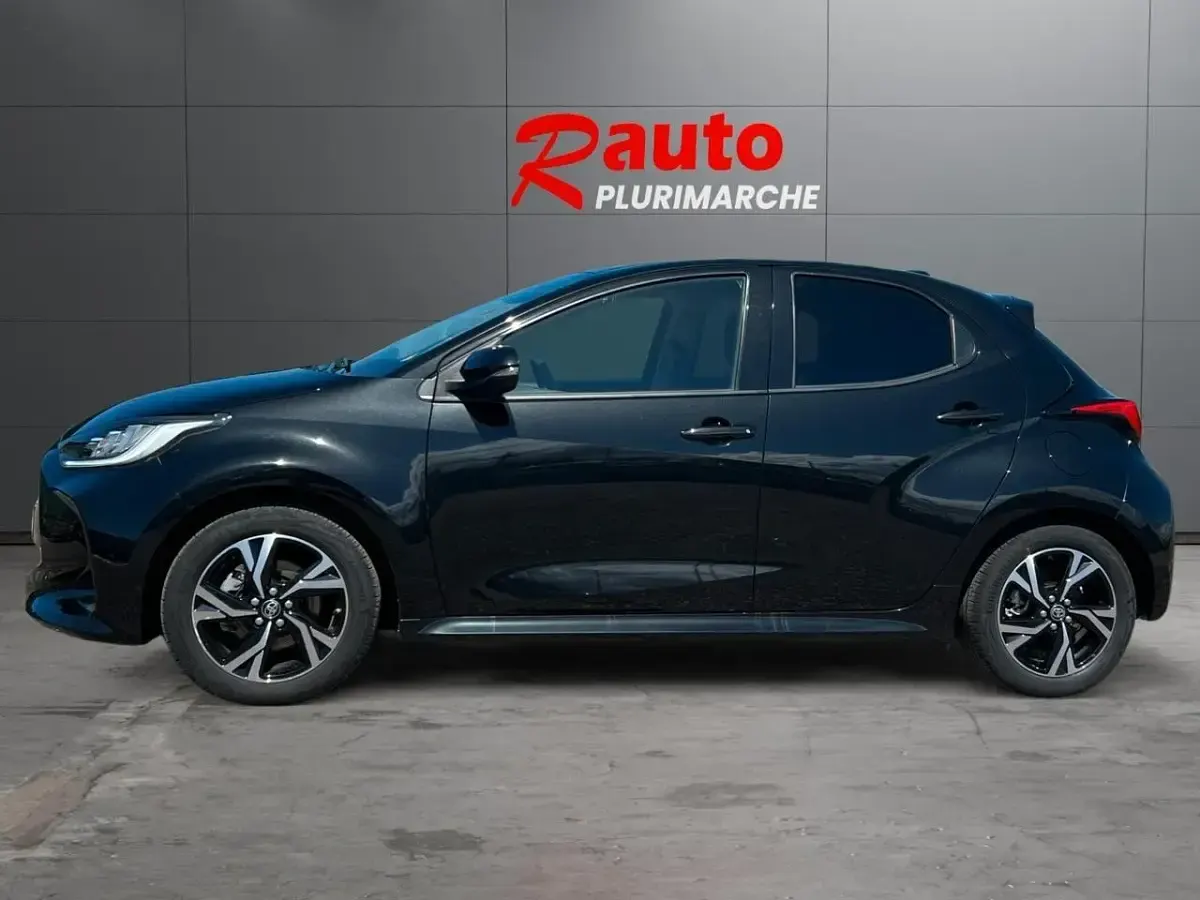 Usata Toyota Yaris Trend 92 CV (67 kW) 2025 Nero Utilitaria