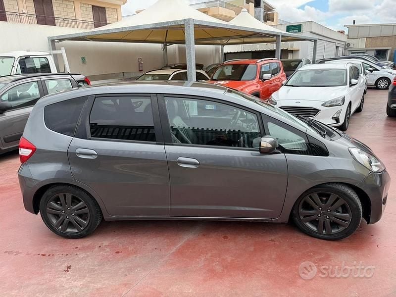 Usata Honda Jazz Trend 99 CV (72 kW) 2014 Grigio Utilitaria