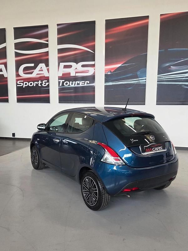 Usata Lancia Ypsilon Gold 69 CV (50 kW) 2022 Blu Utilitaria