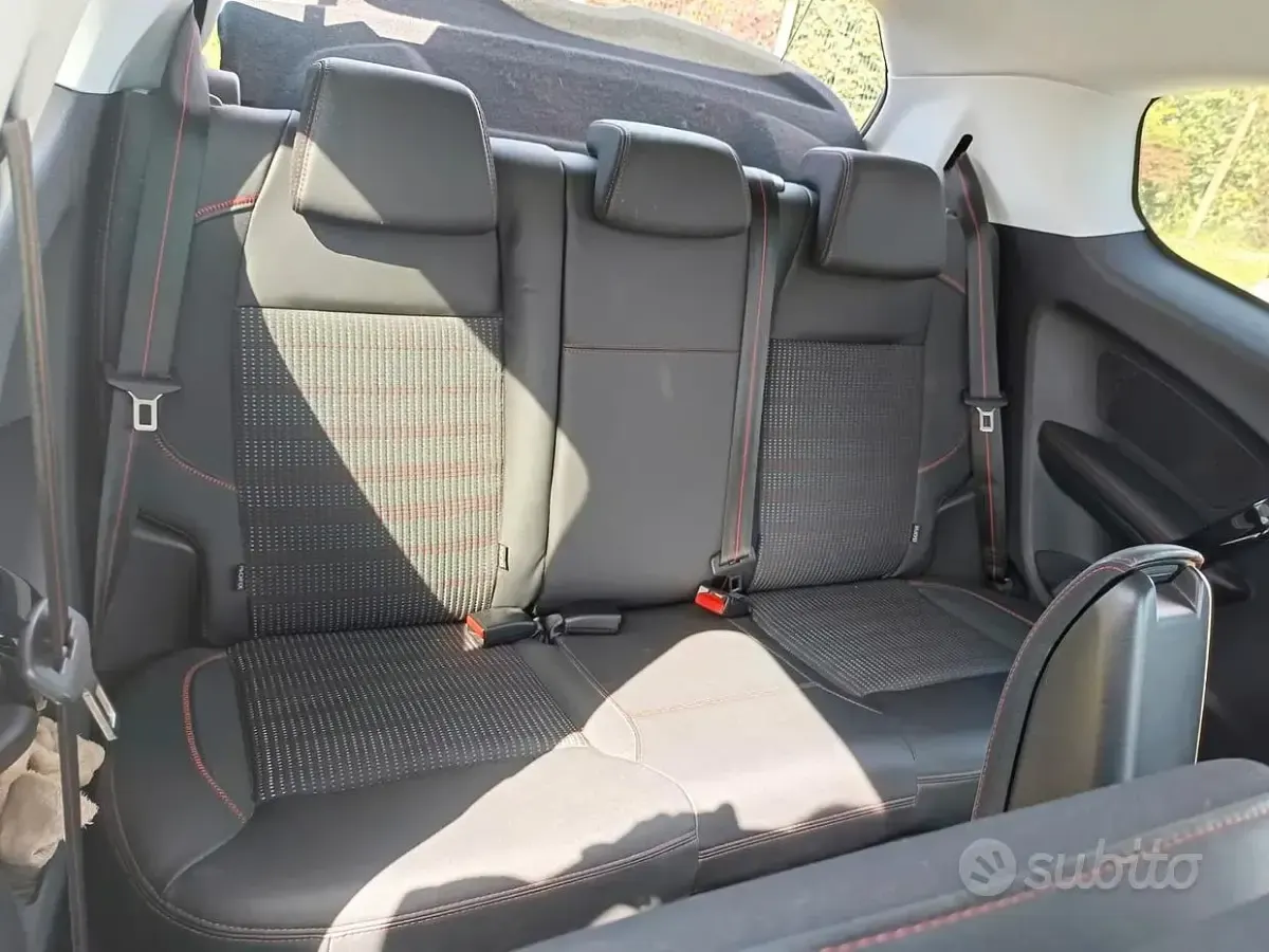 Usata Peugeot 208 GT-line 100 CV (73 kW) 2015 Grigio Utilitaria