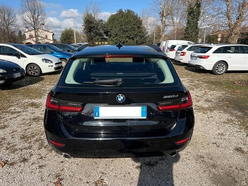Usata BMW 320e Luxury Line 190 CV (139 kW) 2021 Nero Station wagon
