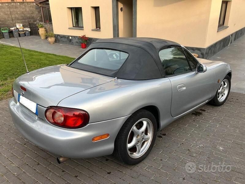 Usata Mazda MX5 116 CV (85 kW) 2001 Cabrio