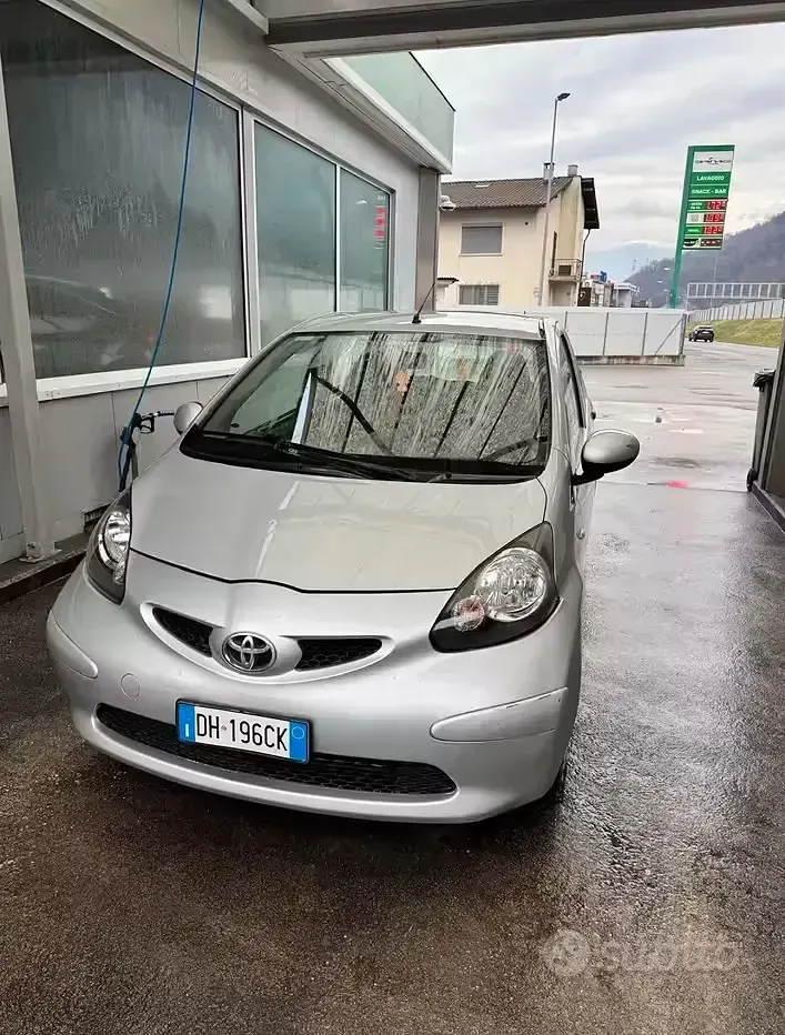 Gebraucht Toyota Aygo 68 PS (50 kW) 2008 Grau Kleinwagen