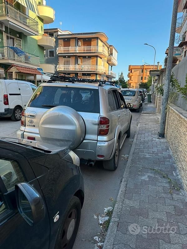 Usata Toyota RAV4 116 CV (85 kW) 2004 Grigio SUV