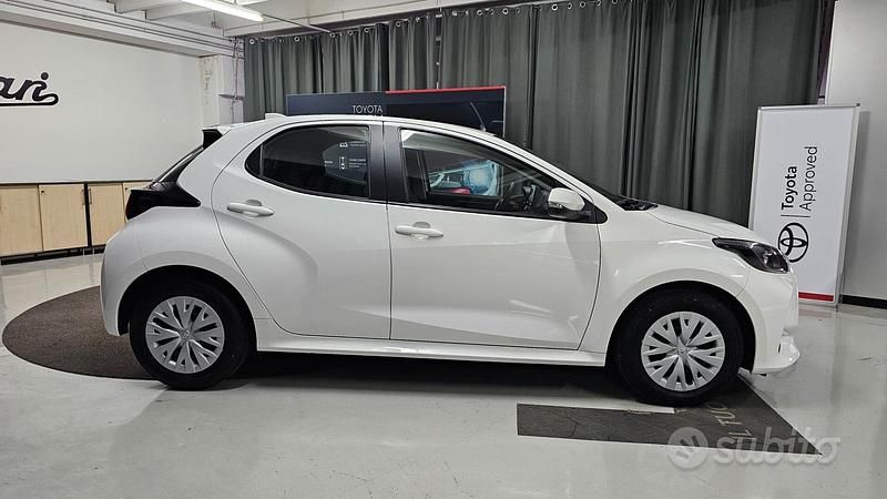 Usata Toyota Yaris Active 72 CV (52 kW) 2023 Bianco Utilitaria