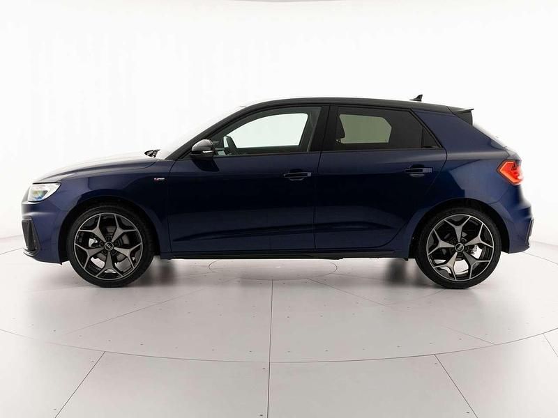 Nuova Audi A1 Sportback 116 CV (85 kW) 2025 Blu navarra metallizzato nero Utilitaria
