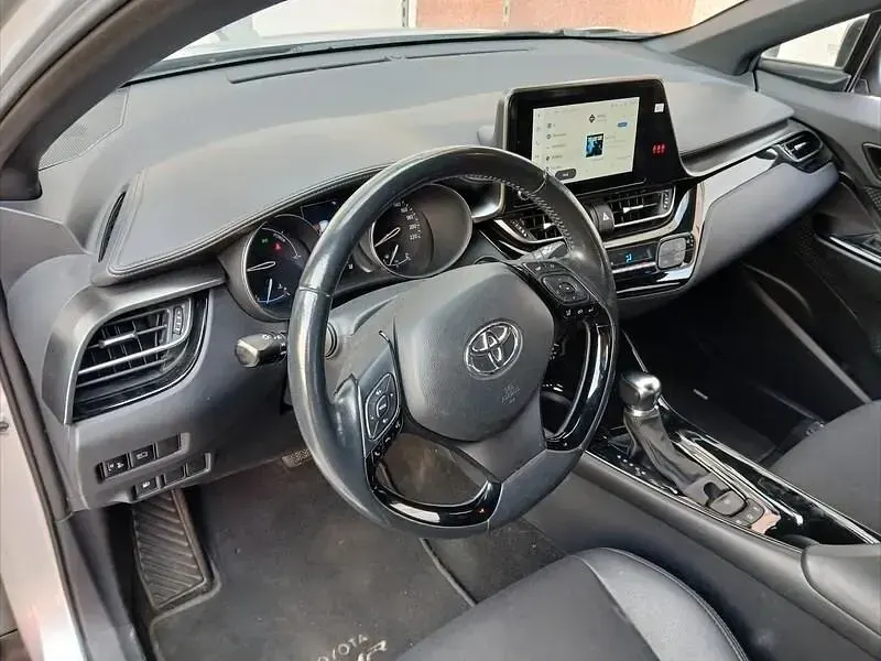 Usata Toyota C-HR Lounge 97 CV (71 kW) 2022 Argento SUV
