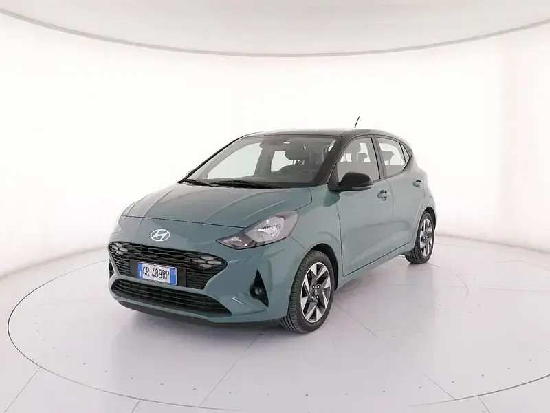 Usata Hyundai i10 65 CV (47 kW) 2023 Verde Utilitaria