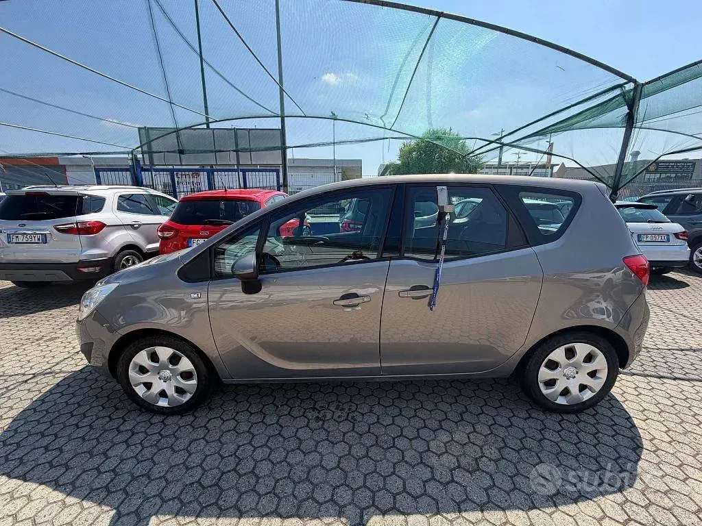Usata Opel Meriva 101 CV (74 kW) 2011 Grigio Monovolume