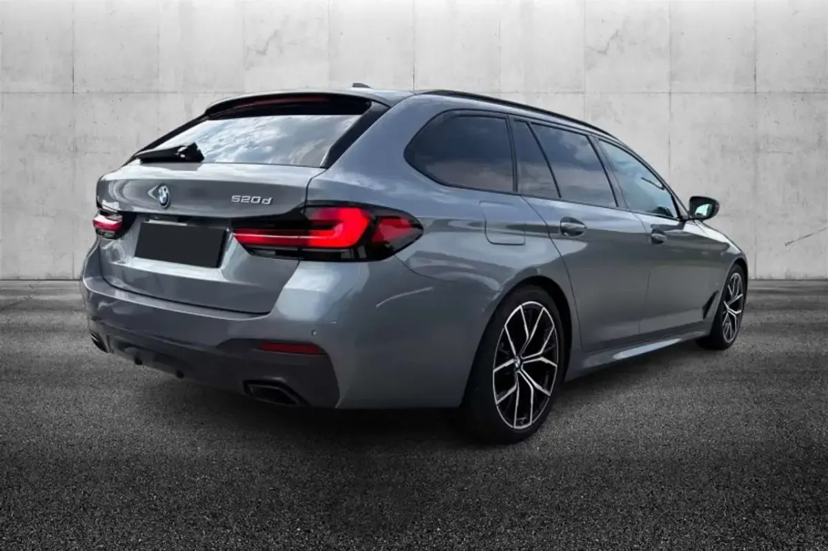 Usata BMW 520 M Sport 190 CV (139 kW) 2023 Grigio Berlina