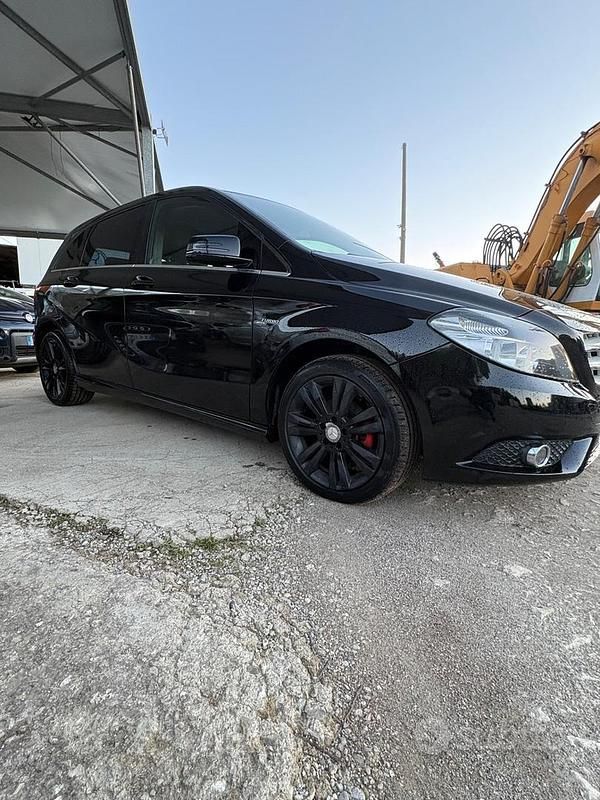 Usata Mercedes B180 Executive 109 CV (80 kW) 2012 Nero Utilitaria