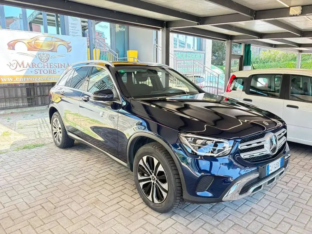 Usata Mercedes GLC300 211 CV (155 kW) 2022 Blu/azzurro SUV