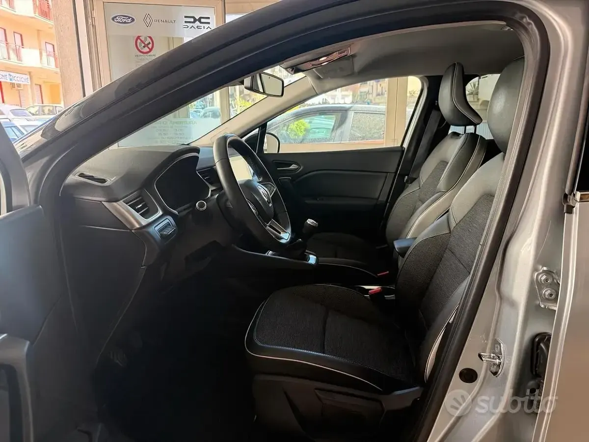 Usata Renault Captur Intens 101 CV (74 kW) 2020 Grigio SUV