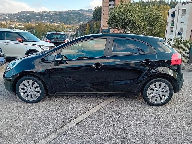 Usado Kia Rio EX 90 CV (66 kW) 2012 Negro Berlina