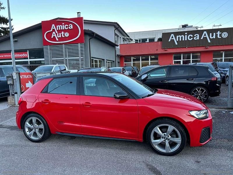 Rosso Usata 2019 Audi A1 Admired Tre volumi | 18.650 € (Buon prezzo) - Immagine 1/4