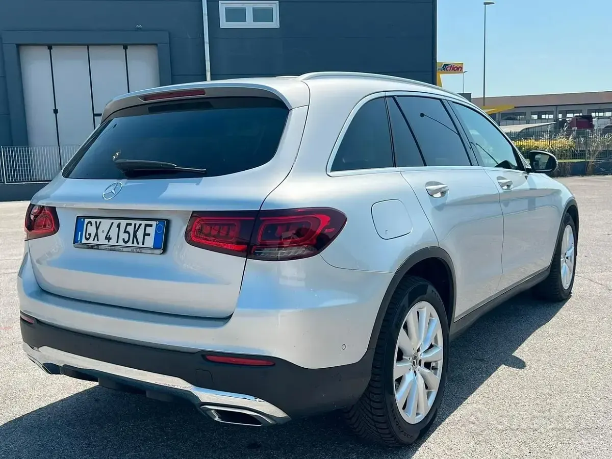 Usata Mercedes GLC220 194 CV (142 kW) 2020 Argento SUV
