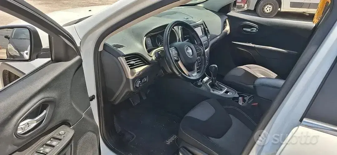 Usata Jeep Cherokee Longitude 140 CV (102 kW) 2015 Bianco SUV
