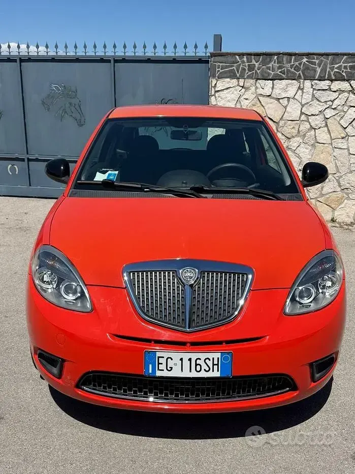 Usata Lancia Ypsilon 69 CV (50 kW) 2011 Arancione Utilitaria