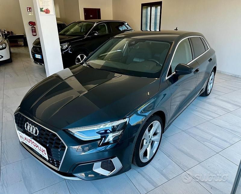 Begagnad Audi A3 Advanced 150 HK (110 kW) 2021 Grå Sedan