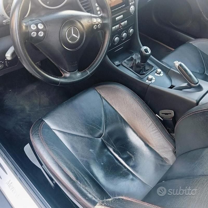 Usata Mercedes SLK200 163 CV (119 kW) 2007 Grigio Cabrio