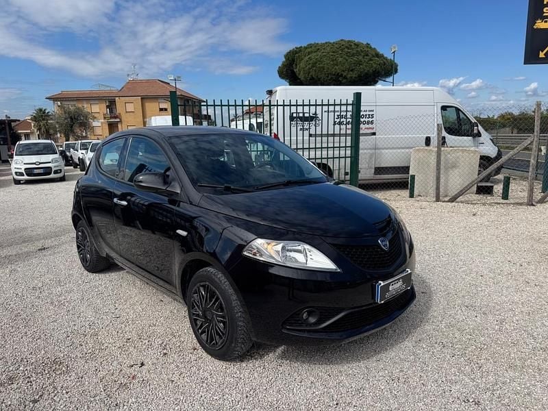 Usata Lancia Ypsilon 69 CV (50 kW) 2021 Nero Utilitaria
