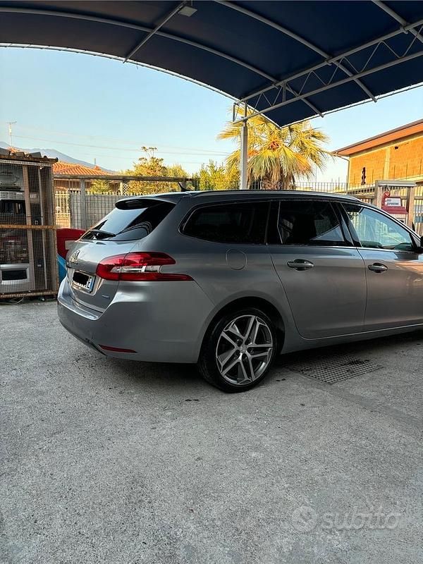 Usata Peugeot 308 SW 120 CV (88 kW) 2015 Station wagon