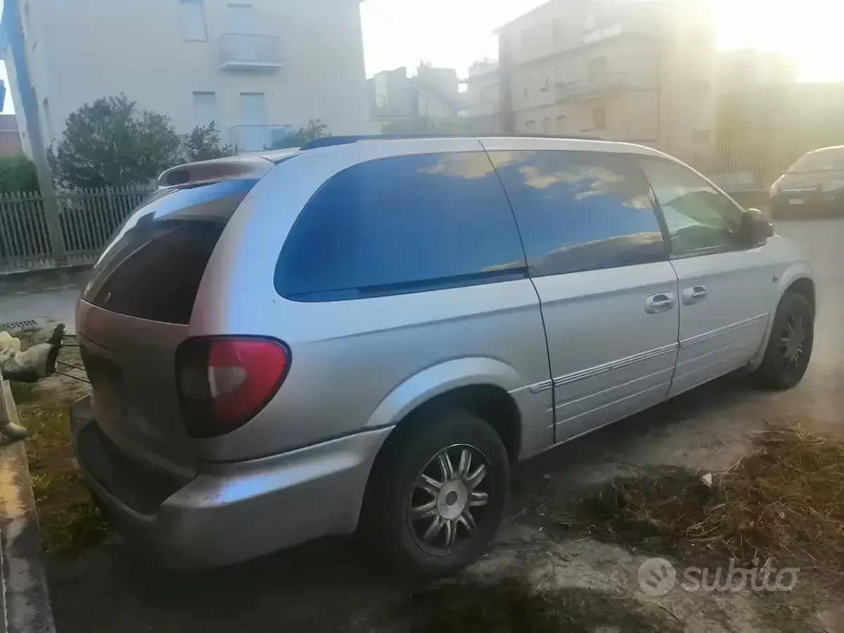 Usata Chrysler Grand Voyager 150 CV (110 kW) 2007 Grigio Monovolume