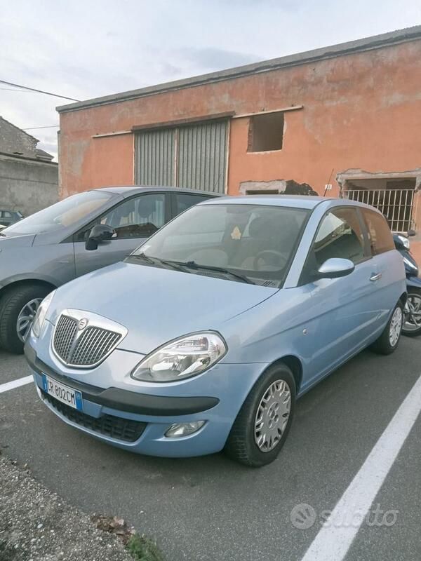 Blu Usata 2004 Lancia Ypsilon Due volumi | 2000 € - Immagine 1/4