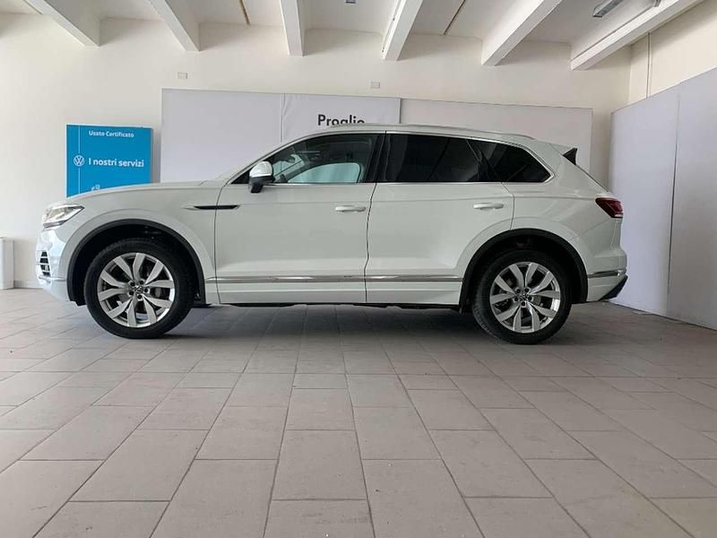 Usata VW Touareg Elegance 231 CV (169 kW) 2023 0q bianco puro SUV