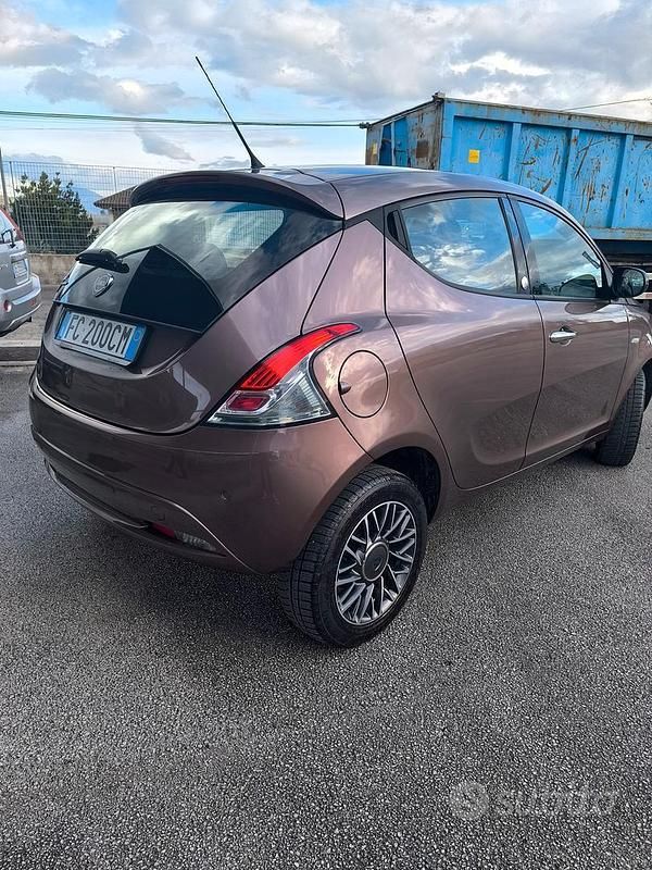 Usata Lancia Ypsilon Platinum 80 CV (58 kW) 2016 Utilitaria