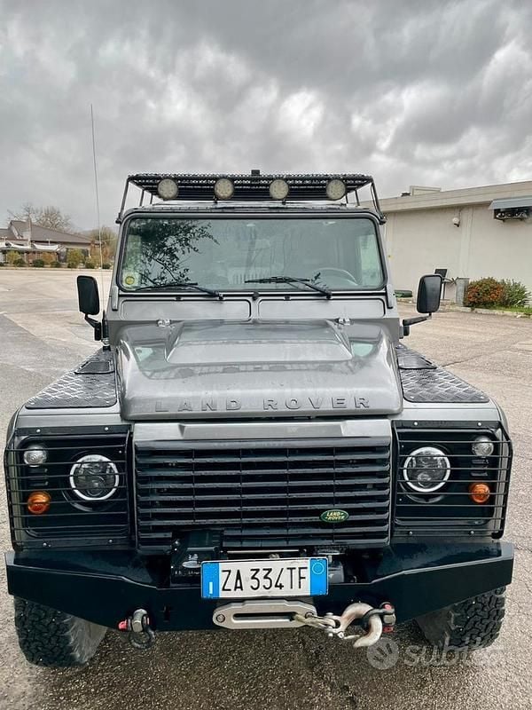Usata Land Rover Defender SE 122 CV (89 kW) 2009 Grigio SUV