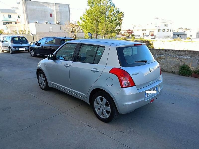 Usata Suzuki Swift GL 91 CV (66 kW) 2008 Argento Utilitaria