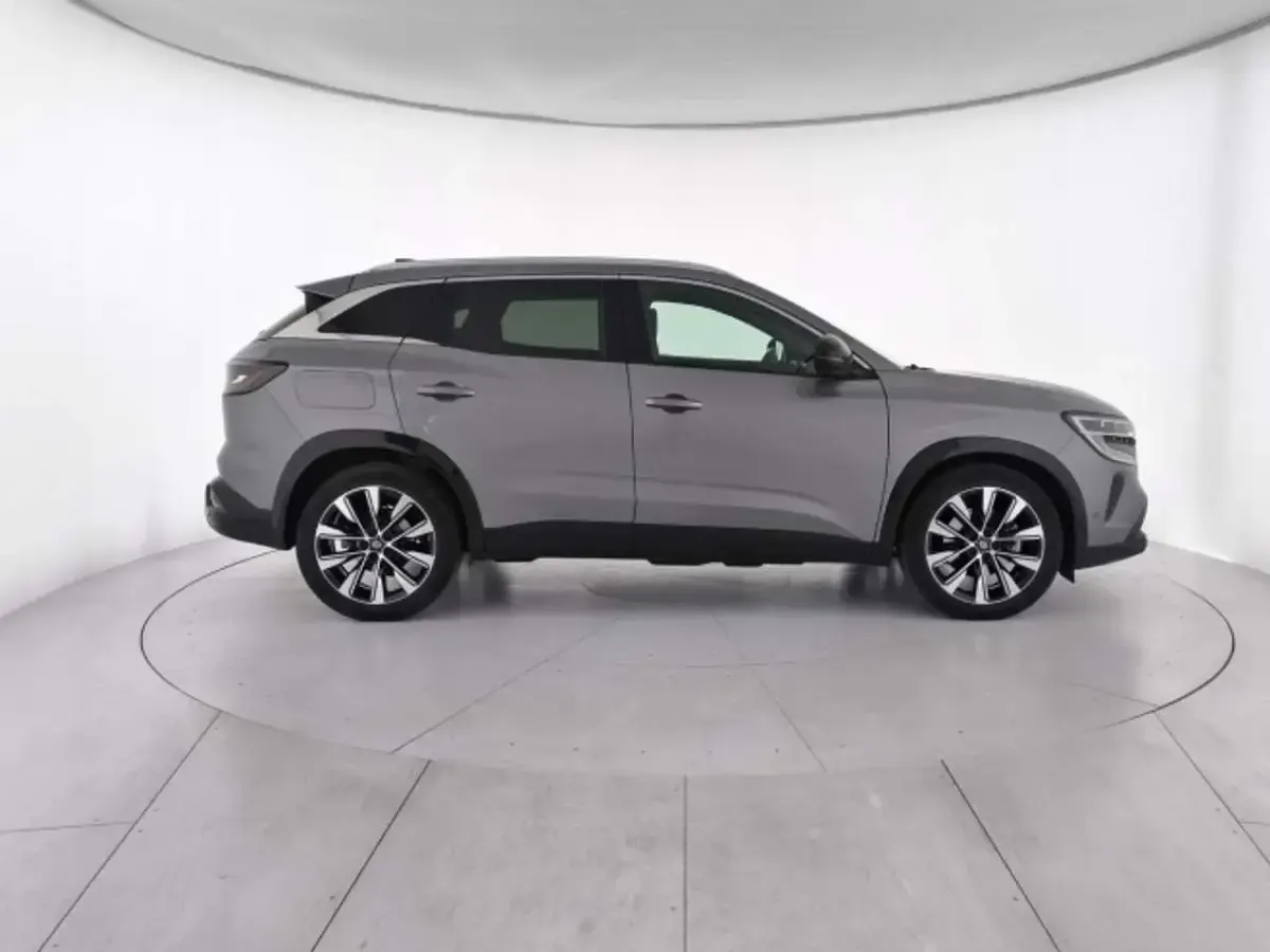Usata Renault Austral Techno 131 CV (96 kW) 2023 Grigio scisto SUV