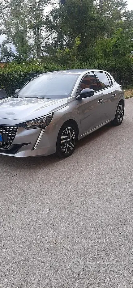Usata Peugeot 208 75 CV (55 kW) 2023 Grigio Utilitaria