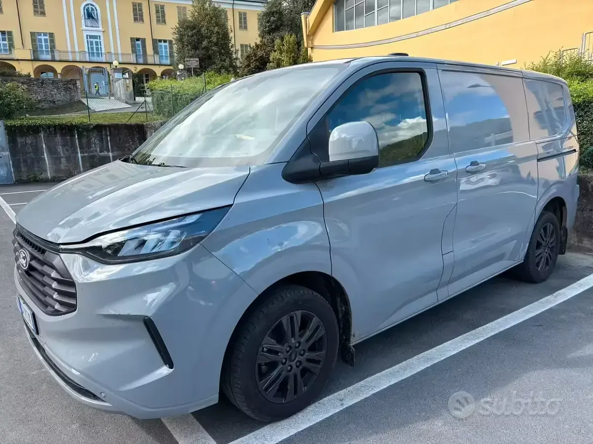 Usata Ford Transit Custom 170 CV (125 kW) 2025 Marrone Berlina