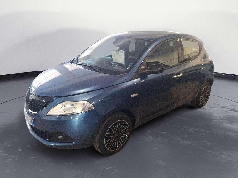 Blu Usata 2024 Lancia Ypsilon S Due volumi | 13.500 € (Buon prezzo) - Immagine 1/4