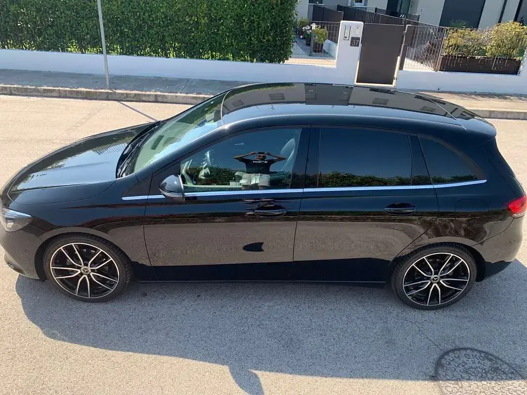 Usata Mercedes B180 Business 136 CV (100 kW) 2019 Nero Utilitaria