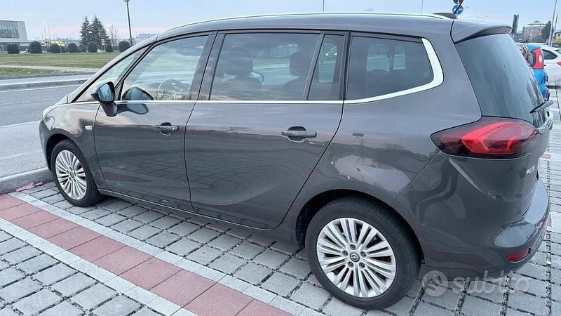 Usata Opel Zafira 2014 Grigio Monovolume