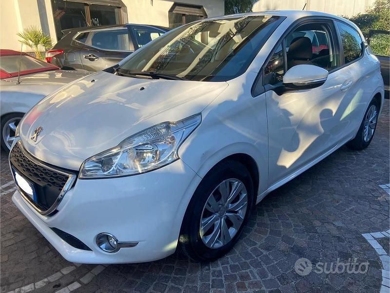 Usata Peugeot 208 Allure 82 CV (60 kW) 2012 Bianco Utilitaria