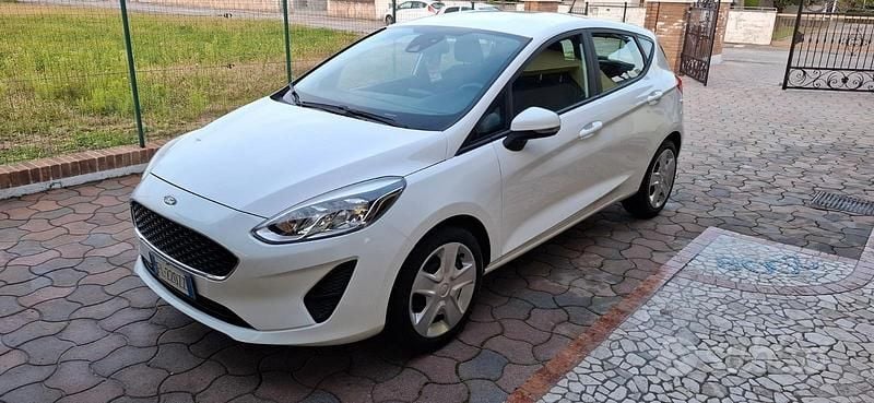 Usata Ford Fiesta 70 CV (51 kW) 2017 Bianco Berlina