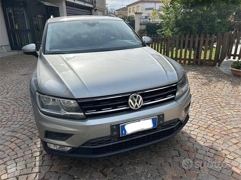 Grigio Usata 2016 VW Tiguan Business SUV | 13.500 € (Buon prezzo) - Immagine 1/4