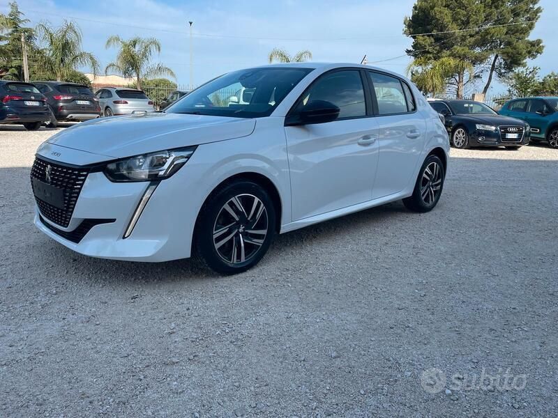Usata Peugeot 208 Active 101 CV (74 kW) 2023 Bianco Utilitaria