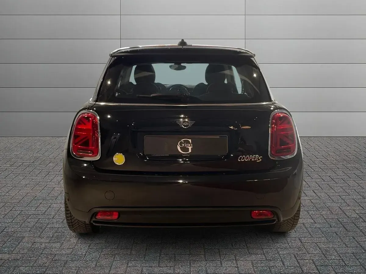 Usata Mini Cooper SE Classic 75 kW (102 CV) 2022 Nero Utilitaria