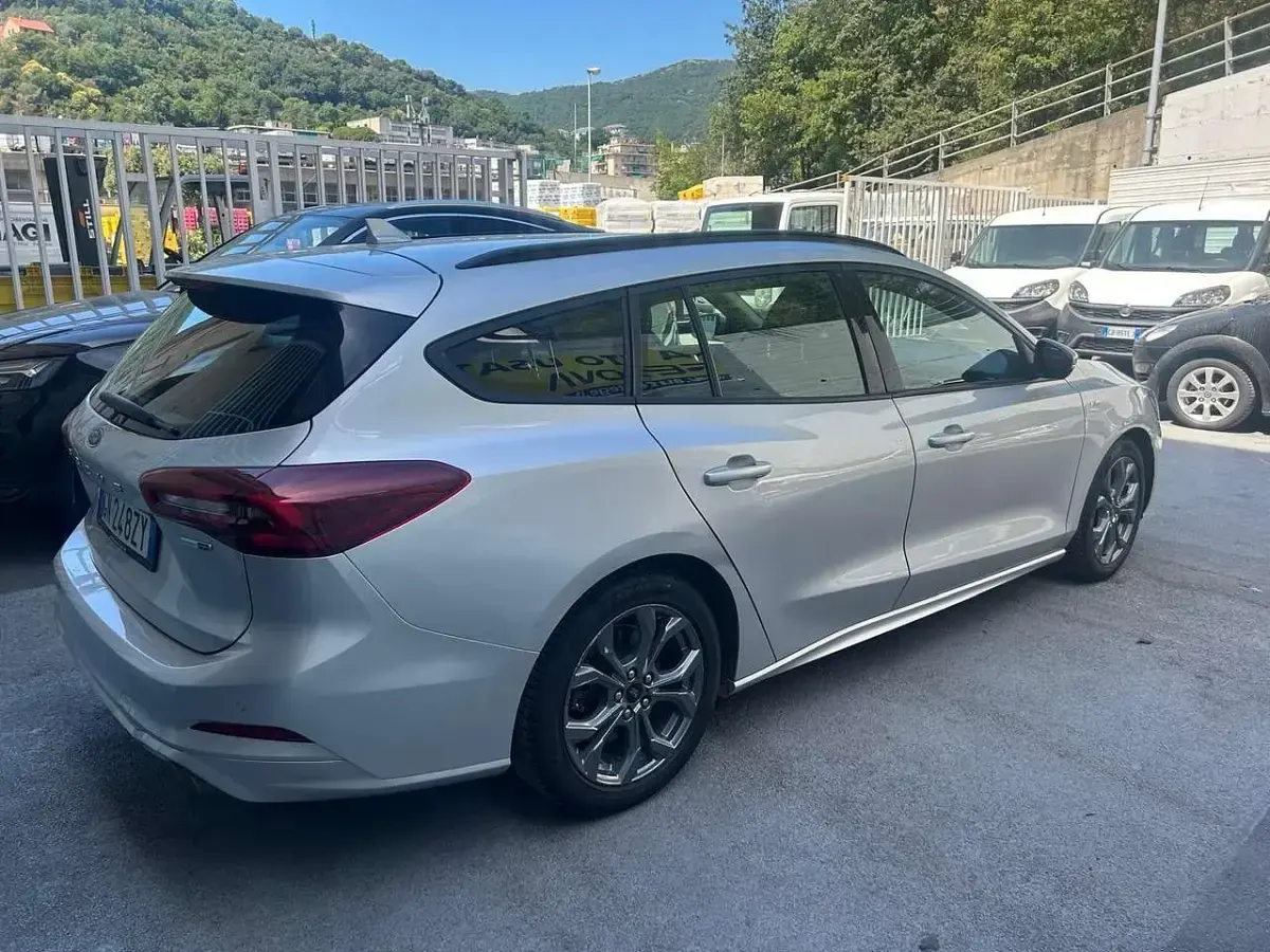 Usata Ford Focus ST-Line 155 CV (114 kW) 2023 Argento Station wagon