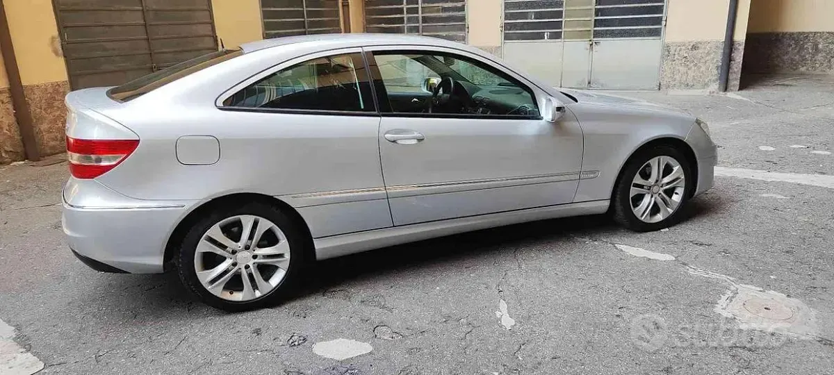 Usata Mercedes CLC200 122 CV (89 kW) 2008 Grigio metallizzato Coupé